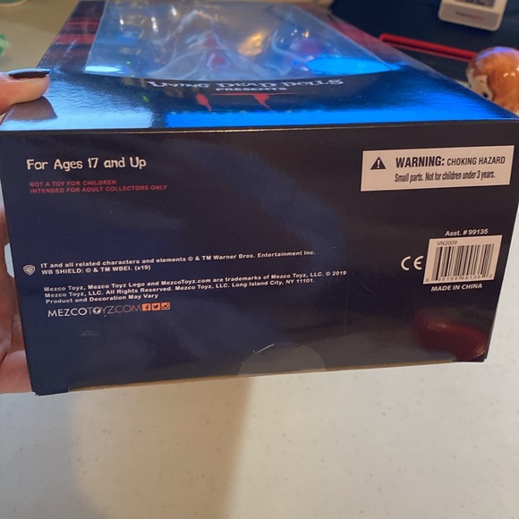 Living Dead Dolls Pennywise - Picture 4 of 10